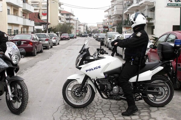 Έκρηξη αυτοσχέδιου μηχανισμού σε είσοδο πολυκατοικίας στη Θεσσαλονίκη