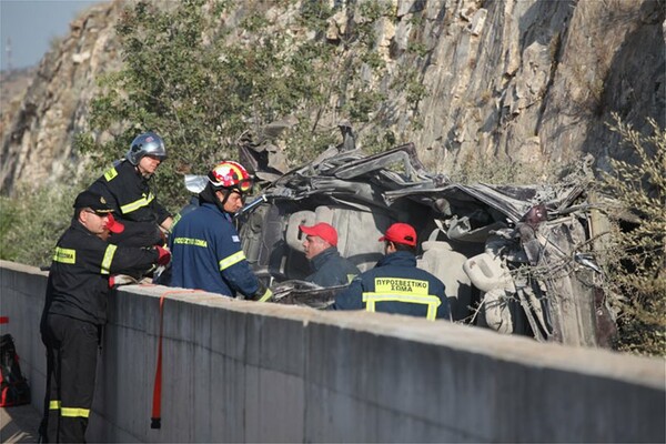 Τρία παιδιά και τρεις ενήλικες μετανάστες νεκροί στο τραγικό δυστύχημα στην Εγνατία