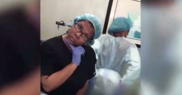 Γιατρός χόρευε και τραγουδούσε την ώρα του χειρουργείου και στη συνέχεια δημοσίευε τα βίντεο στο Youtube
