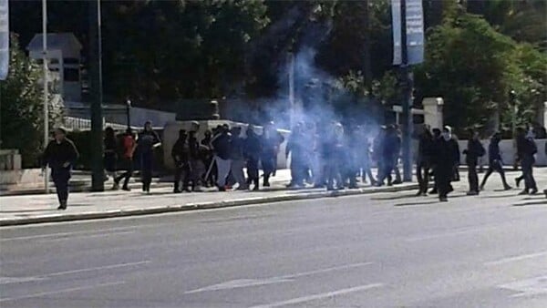 Ένταση με τα ΜΑΤ και κρότου λάμψης στο μαθητικό συλλαλητήριο