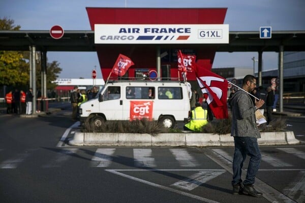 Η Air France θα υλοποιήσει τελικά μόνο το 1/3 των απολύσεων που εξήγγειλε