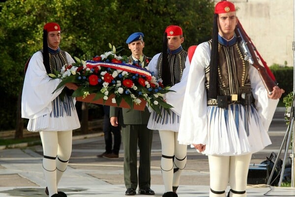 Έφτασε στην Αθήνα ο Ολάντ