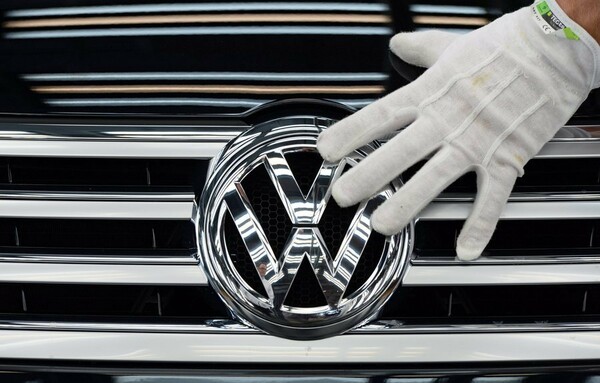 Σκάνδαλο VW: Ακόμη 800.000 οχήματα με προβλήματα στην εκπομπή διοξειδίου του άνθρακα