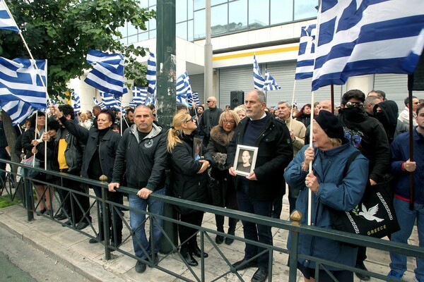 Διαμαρτυρία της Χρυσής Αυγής και αντιφασιστική συγκέντρωση ταυτόχρονα κοντά στη ΓΑΔΑ