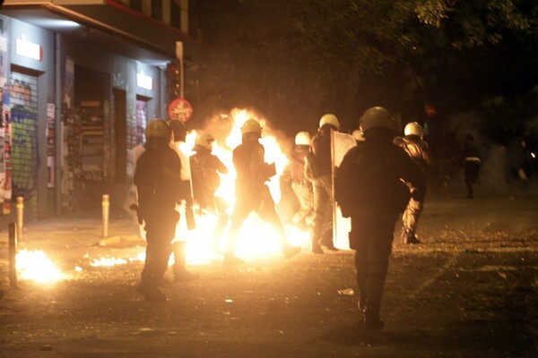 Σε συλλήψεις προχωρά η Αστυνομία για τα επεισόδια στα Εξάρχεια