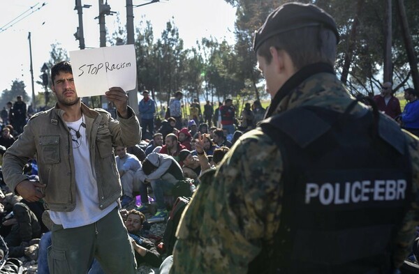 «Βουλιάζει» από πρόσφυγες η Ειδομένη- Κλειστή η ουδέτερη ζώνη Ελλάδας-ΠΓΔΜ