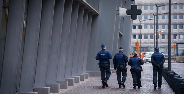 "Πόλη φάντασμα" οι Βρυξέλλες- Σε ύψιστο συναγερμό για δεύτερη μέρα