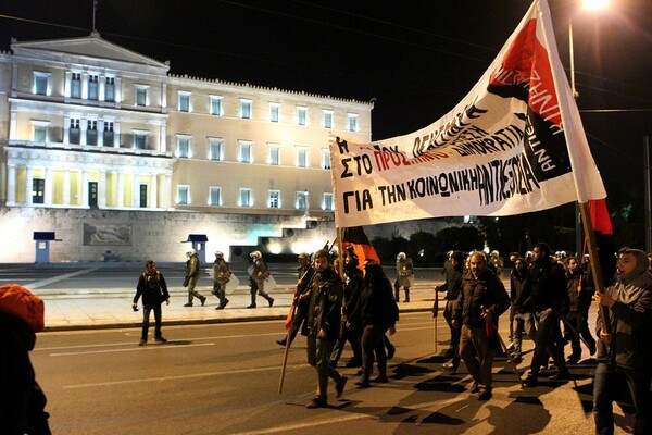 Με ένταση ξεκίνησε η μεγάλη πορεία - Σφραγισμένο όλο το κέντρο