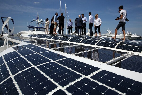 Το ξεχωριστό «Energy Observer» αγκυροβόλησε στη μαρίνα Φλοίσβου