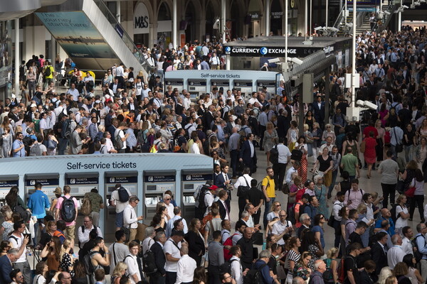 Πρωτοφανής ζέστη στη Βρετανία: Σε επίπεδα ρεκόρ για τον Ιούνιο ενδέχεται να ανέβει η θερμοκρασία