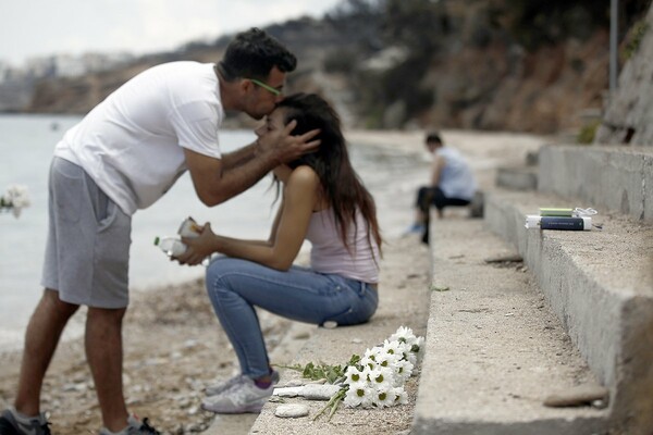 Σπαρακτικές εικόνες στο Μάτι: Θρήνος στο σημείο που πέθανε βρέφος έξι μηνών