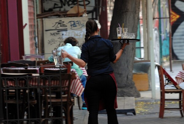 Υπογράφηκε η απόφαση για την αδήλωτη εργασία- Έρχονται αυστηρά πρόστιμα και κυρώσεις