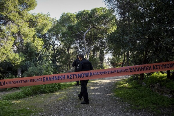 Μυστήριο με τον θάνατο άνδρα στου Φιλοπάππου- Έπεσε στα βράχια