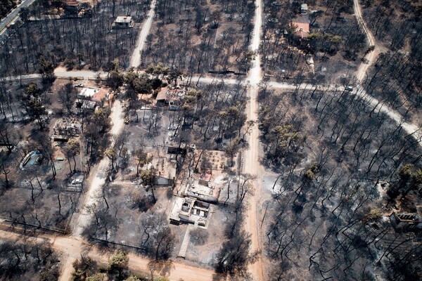 Βομβαρδισμένο τοπίο το Μάτι - Εικόνες από drone καταγράφουν την απόλυτη καταστροφή