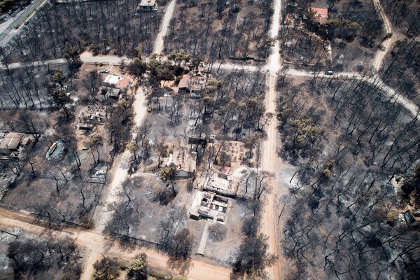 Βομβαρδισμένο τοπίο το Μάτι - Εικόνες από drone καταγράφουν την απόλυτη καταστροφή