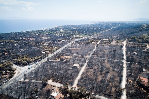 Βομβαρδισμένο τοπίο το Μάτι - Εικόνες από drone καταγράφουν την απόλυτη καταστροφή