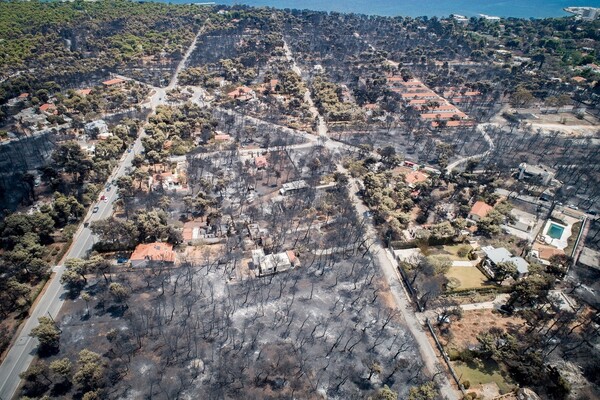 Βομβαρδισμένο τοπίο το Μάτι - Εικόνες από drone καταγράφουν την απόλυτη καταστροφή