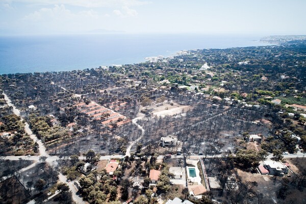 Βομβαρδισμένο τοπίο το Μάτι - Εικόνες από drone καταγράφουν την απόλυτη καταστροφή