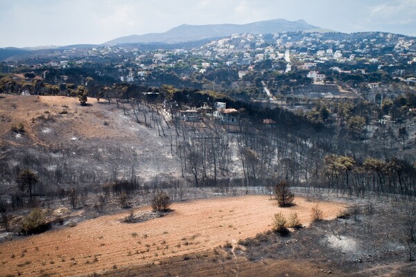 Βομβαρδισμένο τοπίο το Μάτι - Εικόνες από drone καταγράφουν την απόλυτη καταστροφή