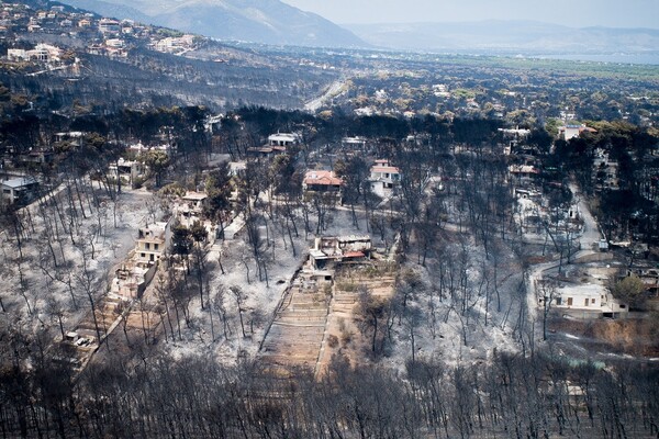 Βομβαρδισμένο τοπίο το Μάτι - Εικόνες από drone καταγράφουν την απόλυτη καταστροφή