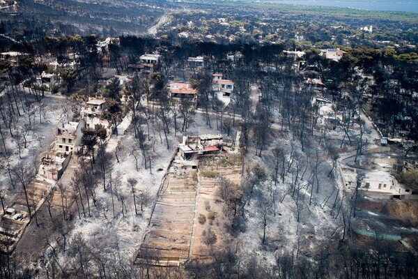 Βομβαρδισμένο τοπίο το Μάτι - Εικόνες από drone καταγράφουν την απόλυτη καταστροφή