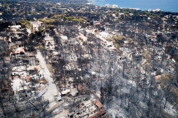 Βομβαρδισμένο τοπίο το Μάτι - Εικόνες από drone καταγράφουν την απόλυτη καταστροφή