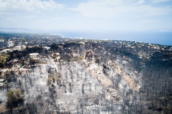 Βομβαρδισμένο τοπίο το Μάτι - Εικόνες από drone καταγράφουν την απόλυτη καταστροφή