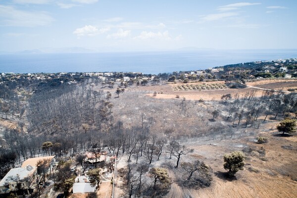 Βομβαρδισμένο τοπίο το Μάτι - Εικόνες από drone καταγράφουν την απόλυτη καταστροφή