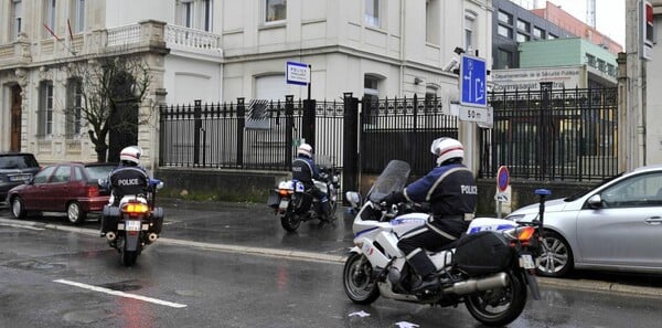 Πληροφορίες για νέα έκρηξη στο Παρίσι και καταδίωξη οχήματος με τρομοκράτες