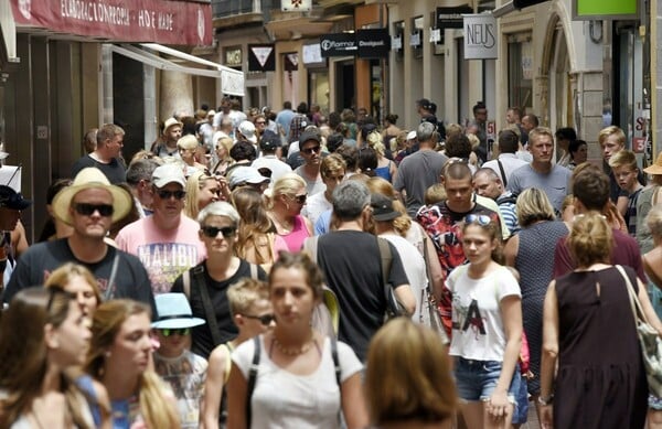 Χάρη στους μετανάστες ο πληθυσμός της Ισπανίας αυξήθηκε για δεύτερη συνεχόμενη χρονιά