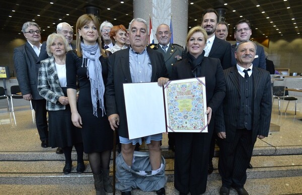 Όταν πέφτει το παντελόνι στην πιο ακατάλληλη στιγμή...