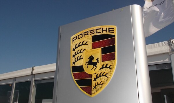 Η Porsche ανακαλεί 60.000 οχήματα γιατί υπάρχει κίνδυνος διαρροής στο σύστημα τροφοδοσίας καυσίμου