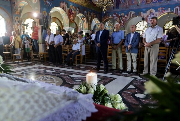 Βουβός πόνος στην επιμνημόσυνη δέηση για τα θύματα στο Μάτι