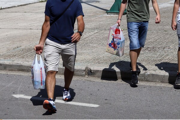 Κρατούμενοι των φυλακών Κορυδαλλού έφτιαξαν ψωμί για να προσφέρουν στους πυρόπληκτους