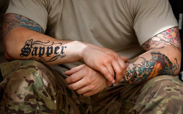 Tattoo και Piercing στο στρατό - Tι επιτρέπεται