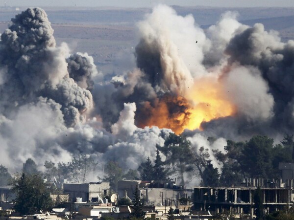 Συριακό Παρατηρητήριο: Τουλάχιστον 26 άμαχοι σκοτώθηκαν σήμερα από τους βομβαρδισμούς του διεθνή συνασπισμού κατά του ISIS