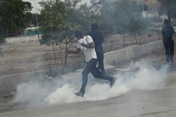 Kύμα οργής στο Μπαχρέιν - Δακρυγόνα και συγκρούσεις στη διαδήλωση για την εκτέλεση του Νιμρ αλ Νιμρ