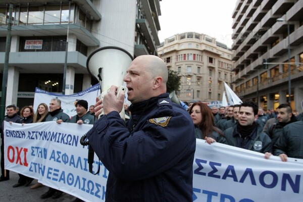 Περίπου 2.500 αστυνομικοί, πυροσβέστες και λιμενικοί στους δρόμους για το Ασφαλιστικό