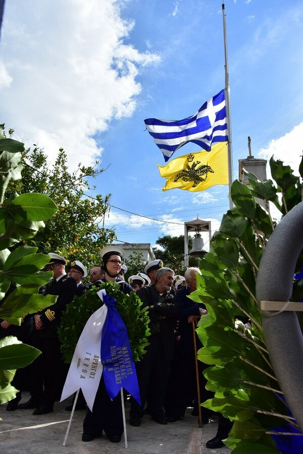 Βαρύ κλίμα συγκίνησης στην κηδεία του υποπλοίαρχου Κωνσταντίνου Πανανά στο Ναύπλιο