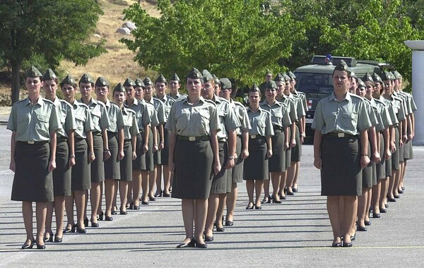 Κόμματα εναντίον Καμμένου για την στράτευση των γυναικών