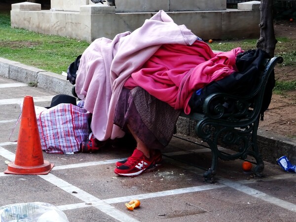 Η Λάρισα στο πλευρό των αστέγων- Τους εντάσσει στην αγορά εργασίας και θα επιδοτεί ενοικίαση σπιτιού