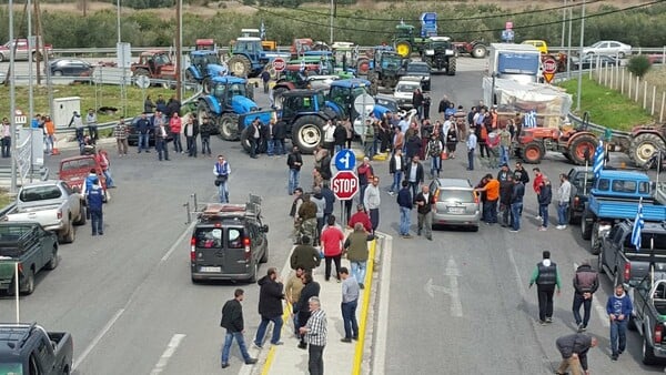 Ανοίγει το μπλόκο στην Εγνατία-"Αποχωρούμε με το κεφάλι ψηλά"