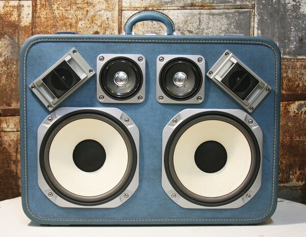 Vintage βαλίτσες γίνονται πανέμορφα boomboxes