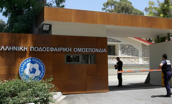 Τηλεφώνημα για βόμβα στην ΕΠΟ - Εκκενώνεται το κτίριο