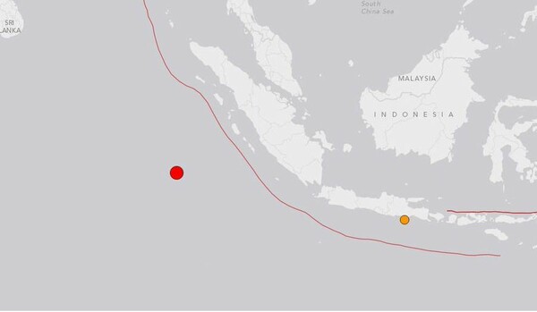 Σεισμός 7,9 Ρίχτερ στην Ινδονησία
