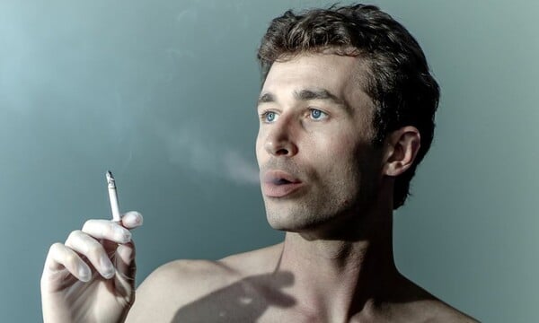 O αμφιλεγόμενος πορνοστάρ James Deen, αντιμέτωπος με μεγάλα πρόστιμα για μη χρήση προφυλακτικού