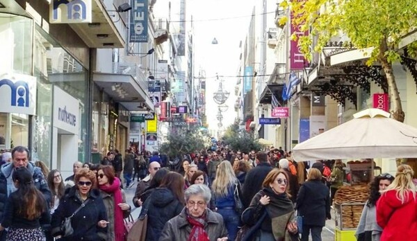 Ανοιχτά αύριο τα εμπορικά καταστήματα, πρώτη Κυριακή μετά την έναρξη των εκπτώσεων