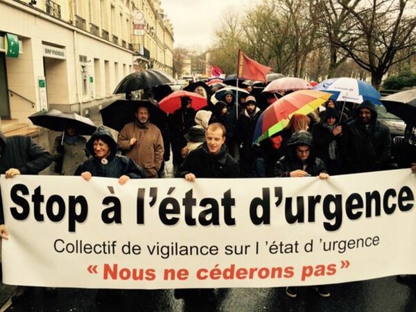 Xιλιάδες Γάλλοι διαδήλωσαν με αίτημα την άρση της κατάστασης εκτάκτου ανάγκης