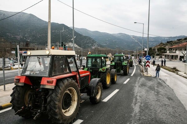 Οι αγρότες ανοίγουν τα μπλόκα λόγω κακοκαιρίας