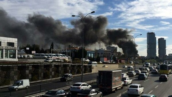 Τώρα: Φωτιά σε ξενοδοχείο στην Κωνσταντινούπολη με δεκάδες εγκλωβισμένους